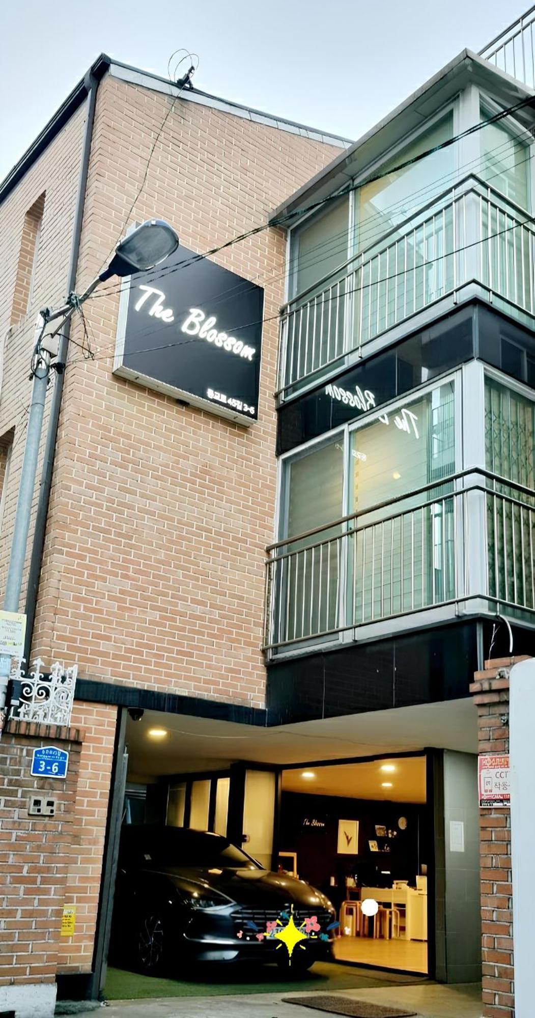 The Blossom Yeonnam Guesthouse Seoul Exterior photo