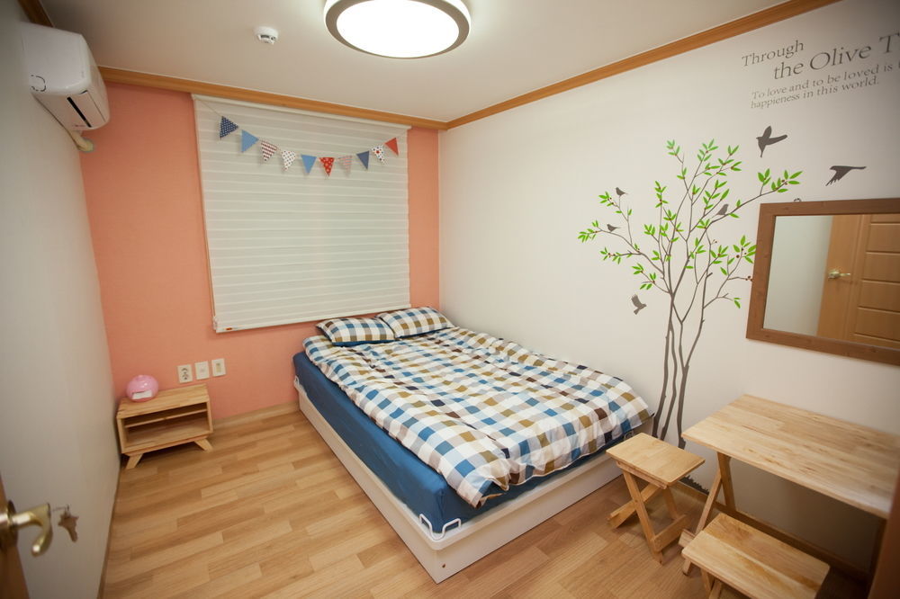 The Blossom Yeonnam Guesthouse Seoul Exterior photo